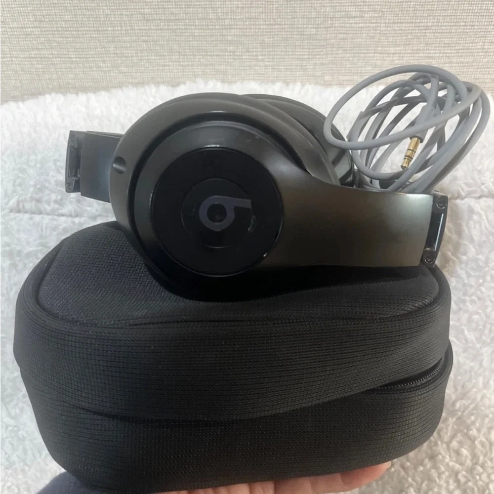 Beats by Dr. Dre Beats Studio Pro Wireless Noise Cancelling Black - Picture 1 of 7